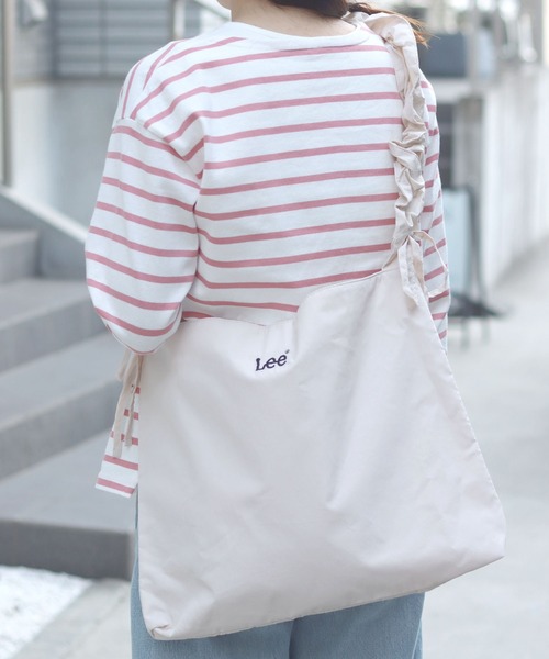 Lee(リー)の「Lee/リー ロゴ ワンポイント刺繍 2Way シャーリングショルダーバッグ/ビッグショルダーバッグ/ニュースペーパーバッグ/レディース メンズ/大容量(ショルダーバッグ・レディース・ブラック/シルバー/ライトベージュ・FREE)」の18枚目の写真