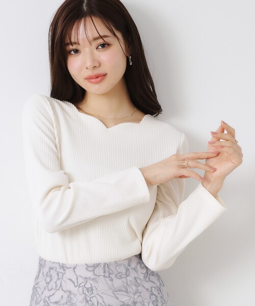 couture brooch(クチュールブローチ)の「【新色あり/通勤/マシンウォッシャブル・アンチピリング機能付き】ハートネックテレコプルオーバー(Tシャツ/カットソー・レディース・ベビーピンク/ブラック/ホワイト系5/オフホワイト・42/38/36/40)」の2枚目の写真