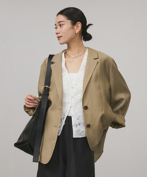 SALON adam et rope'（サロン アダム エ ロペ）の「【セットアップ対応】コンフォートジャケット（テーラードジャケット・レディース・ベージュ/チャコールグレー・M/S）」の3枚目の写真