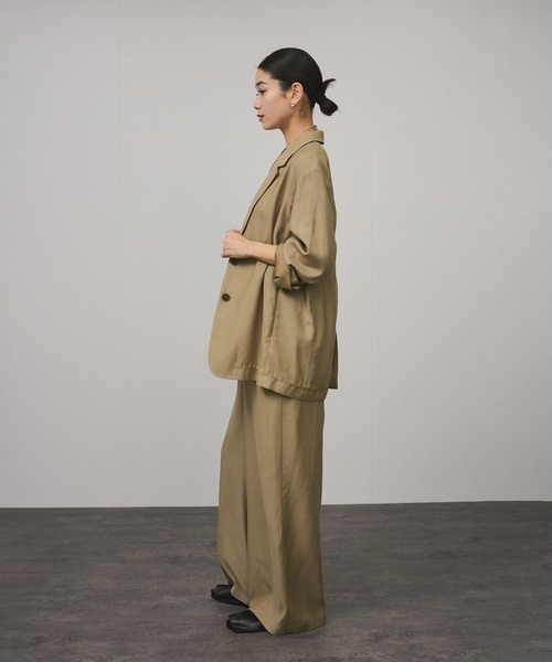 SALON adam et rope'（サロン アダム エ ロペ）の「【セットアップ対応】コンフォートジャケット（テーラードジャケット・レディース・ベージュ/チャコールグレー・M/S）」の5枚目の写真