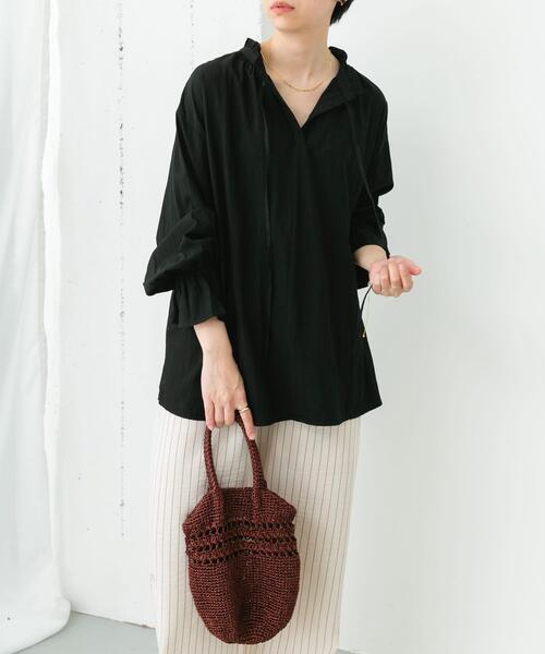 ITEMS URBANRESEARCH(アイテムズ アーバンリサーチ)の「2WAYフリルブラウス(シャツ/ブラウス・レディース・ホワイト/ベージュ/ブラック・FREE)」の1枚目の写真