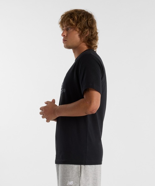 NEW BALANCE(ニューバランス)の「Sport Essentials ロゴ ショートスリーブTシャツ(Tシャツ/カットソー・メンズ・ブラック/グレイッシュベージュ・SMALL/MEDIUM/LARGE/X-LARGE/XX-LARGE)」の3枚目の写真