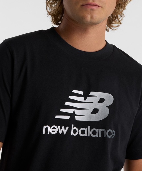 NEW BALANCE(ニューバランス)の「Sport Essentials ロゴ ショートスリーブTシャツ(Tシャツ/カットソー・メンズ・ブラック/グレイッシュベージュ・SMALL/MEDIUM/LARGE/X-LARGE/XX-LARGE)」の5枚目の写真