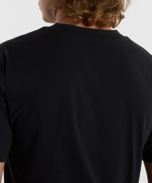 NEW BALANCE(ニューバランス)の「Sport Essentials ロゴ ショートスリーブTシャツ(Tシャツ/カットソー・メンズ・ブラック/グレイッシュベージュ・SMALL/MEDIUM/LARGE/X-LARGE/XX-LARGE)」の6枚目の写真