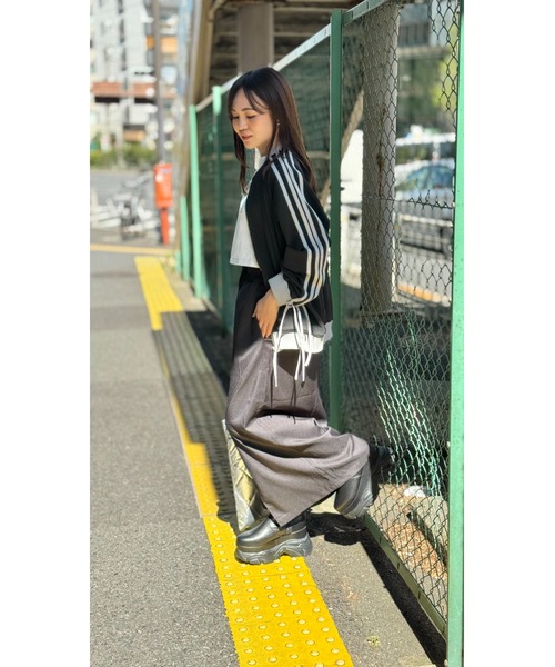 DIP IN CHOCOLATE(ディップインチョコレート)の「袖リボン トラックジャケット【DIP IN CHOCOLATE】(ジャージ・レディース・オフホワイト/ブラック/ライトグレー・F)」の7枚目の写真