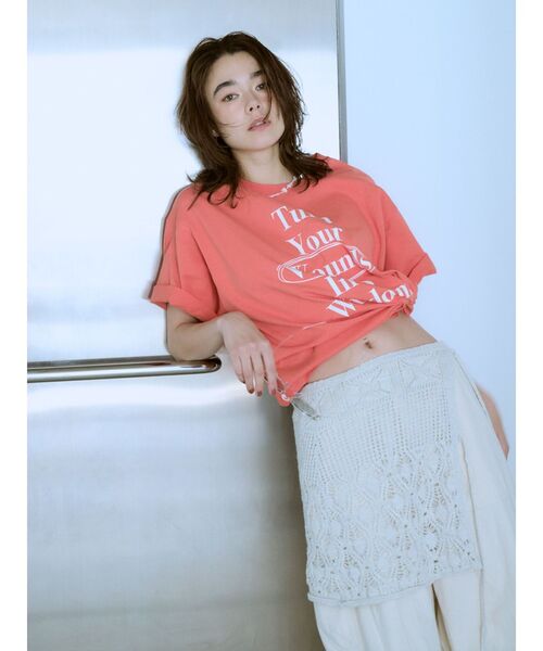 Ungrid（アングリッド）の「ヴィンテージウォッシュロゴビッグTee（Tシャツ/カットソー・レディース・オレンジ/パープル/ブラウン/アイボリー・FREE）」の5枚目の写真