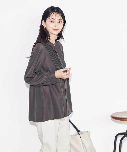 a.v.v（アーヴェヴェ）の「ピンタックフレアブラウス（シャツ/ブラウス・レディース・ダークインディゴブルー/ホワイト/チャコールグレー・34/36/38/40/42）」の8枚目の写真