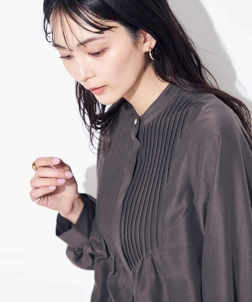 a.v.v（アーヴェヴェ）の「ピンタックフレアブラウス（シャツ/ブラウス・レディース・ダークインディゴブルー/ホワイト/チャコールグレー・34/36/38/40/42）」の10枚目の写真