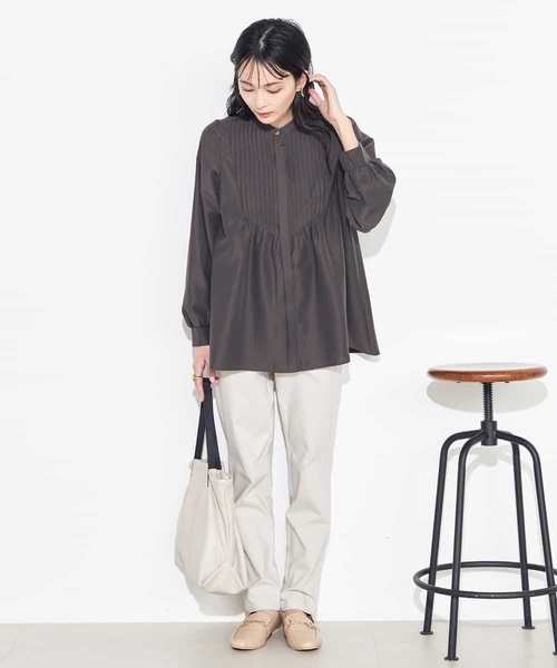 a.v.v（アーヴェヴェ）の「ピンタックフレアブラウス（シャツ/ブラウス・レディース・ダークインディゴブルー/ホワイト/チャコールグレー・34/36/38/40/42）」の12枚目の写真