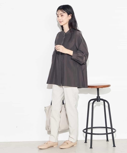 a.v.v（アーヴェヴェ）の「ピンタックフレアブラウス（シャツ/ブラウス・レディース・ダークインディゴブルー/ホワイト/チャコールグレー・34/36/38/40/42）」の13枚目の写真