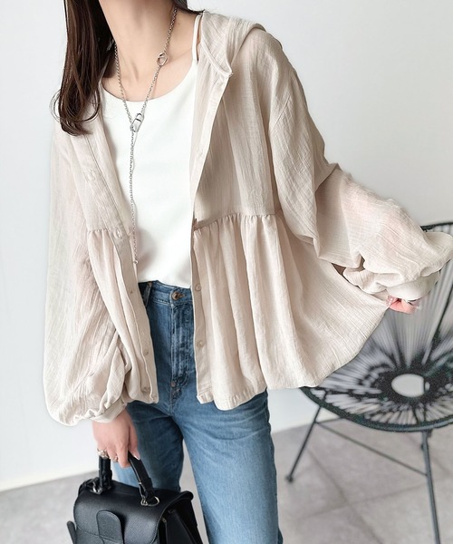 classicalelf(クラシカルエルフ)の「抜け感シアーで軽やかに。フード付きバルーンシルエットの長袖ブラウス(シャツ/ブラウス・レディース・オフホワイト/ブラック/グレイッシュベージュ・LARGE/MEDIUM/SMALL/X-LARGE)」の3枚目の写真