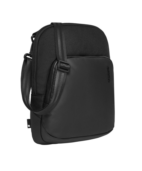 incase(インケース)の「Incase A.R.C. Crossbody Bag-Black(ビジネスバッグ・メンズ・ブラック・ONE SIZE)」の2枚目の写真