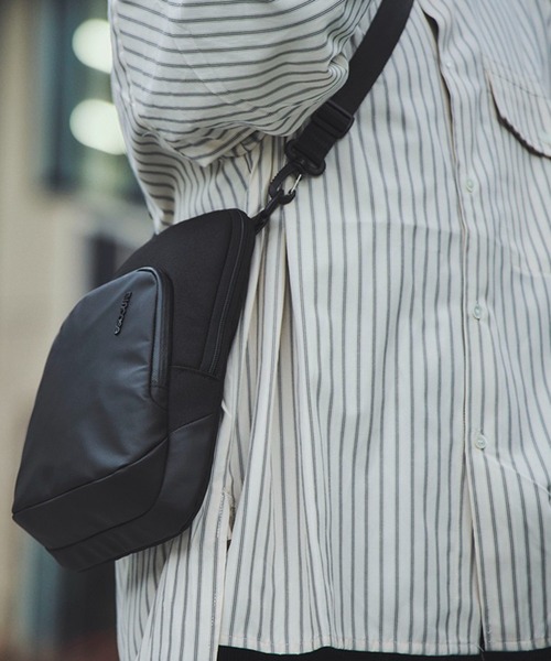 incase(インケース)の「Incase A.R.C. Crossbody Bag-Black(ビジネスバッグ・メンズ・ブラック・ONE SIZE)」の15枚目の写真