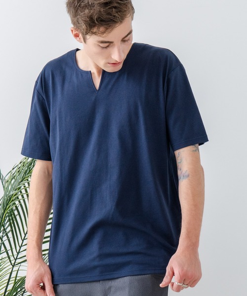UNIIT(ユニット)の「【汗染みの目立ちにくいTシャツ ZEROSTAIN/ゼロステイン】キーネックTシャツ 防汚 UVカット 綿タッチ・厚手(Tシャツ/カットソー・メンズ・オフホワイト/ホワイト/ネイビー/ブラック・X-LARGE/LARGE/MEDIUM)」の4枚目の写真