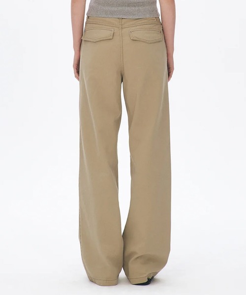 KUME(クメ)の「KUME/クメ Semi Wide Cargo Work Denim Pants デニム 秋物 秋服 2026年秋冬(デニムパンツ・レディース・オリーブ・S/M/L)」の2枚目の写真
