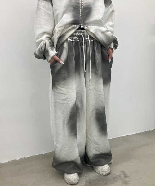ARULE(アルール)の「A'GEM/9 × .kom 『ARULE/アルール』 スプレー加工スウェットパンツ(スウェットパンツ・メンズ・ホワイト×ブラック/ブラック・FREE)」の11枚目の写真