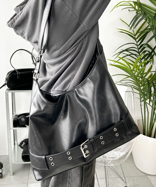 WEGO（ウィゴー）の「WEGO/ハトメベルトデザインショルダー（ショルダーバッグ・レディース・ブラック・FREE）」の4枚目の写真