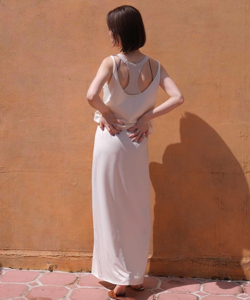 AKTE（アクテ）の「フロントツイストビーチスカート（スカート・レディース・アイボリー/ブラック・1/2）」の3枚目の写真