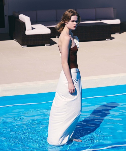 AKTE（アクテ）の「フロントツイストビーチスカート（スカート・レディース・アイボリー/ブラック・1/2）」の6枚目の写真