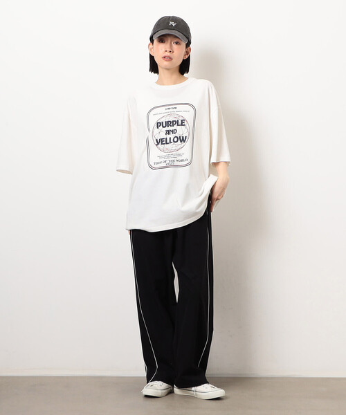 Purple&Yellow(パープルアンドイエロー)の「フロスト加工ツアー風プリント半袖Tシャツ(Tシャツ/カットソー・メンズ・ホワイト/グレイッシュベージュ/ラベンダー/オレンジ/ブラック・LARGE/MEDIUM/SMALL)」の11枚目の写真