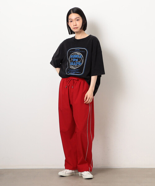Purple&Yellow(パープルアンドイエロー)の「フロスト加工ツアー風プリント半袖Tシャツ(Tシャツ/カットソー・メンズ・ホワイト/グレイッシュベージュ/ラベンダー/オレンジ/ブラック・LARGE/MEDIUM/SMALL)」の21枚目の写真