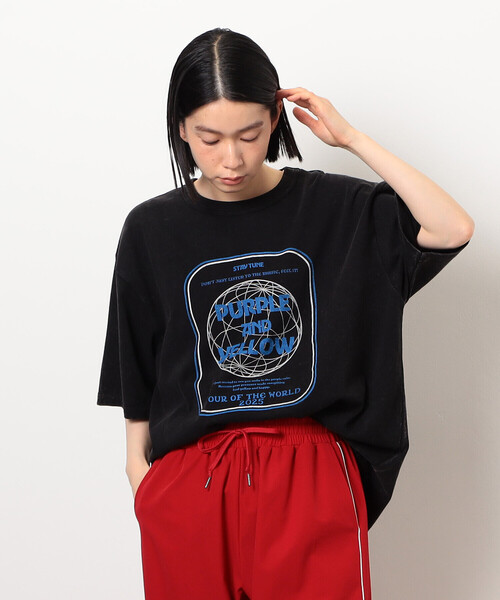 Purple&Yellow(パープルアンドイエロー)の「フロスト加工ツアー風プリント半袖Tシャツ(Tシャツ/カットソー・メンズ・ホワイト/グレイッシュベージュ/ラベンダー/オレンジ/ブラック・LARGE/MEDIUM/SMALL)」の22枚目の写真