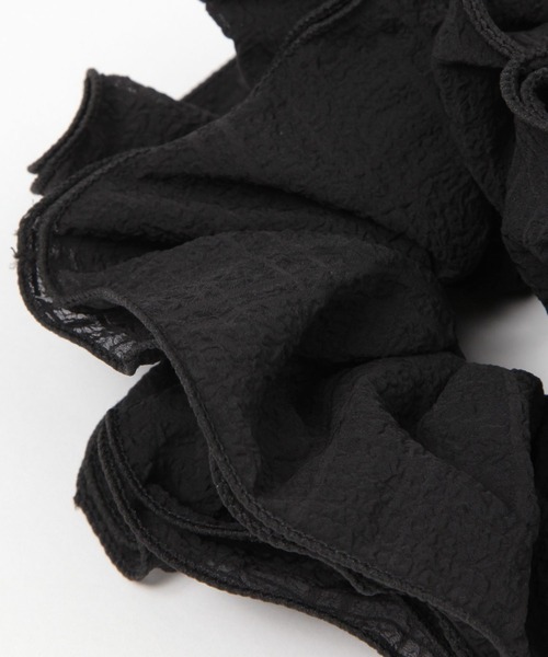 LAKOLE（ラコレ）の「シワ加工ビッグシュシュ / 496280（シュシュ・レディース・オフホワイト/ブラック/ライトブルー・FREE）」の5枚目の写真