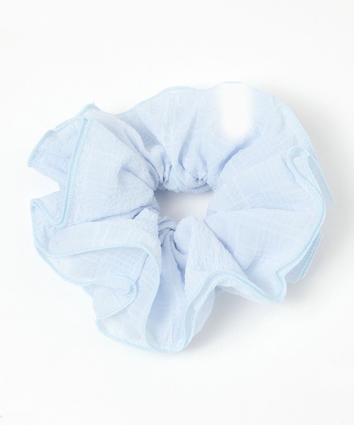 LAKOLE（ラコレ）の「シワ加工ビッグシュシュ / 496280（シュシュ・レディース・オフホワイト/ブラック/ライトブルー・FREE）」の10枚目の写真