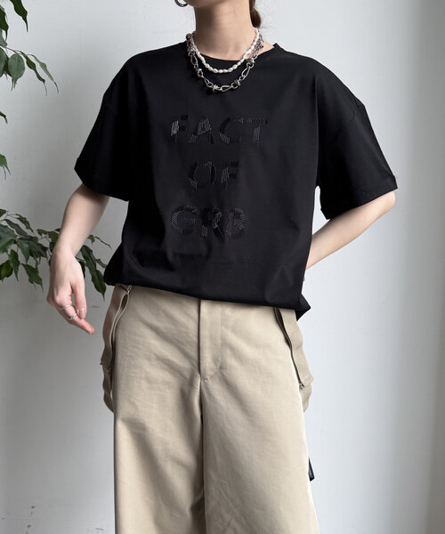 DouDou(ドゥドゥ)の「【WEB限定】ヘリンボーンロゴTEE(Tシャツ/カットソー・レディース・オフホワイト/ブラウン/ブラック・FREE)」の6枚目の写真