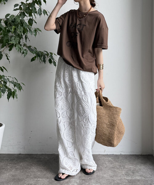 DouDou(ドゥドゥ)の「【WEB限定】ヘリンボーンロゴTEE(Tシャツ/カットソー・レディース・オフホワイト/ブラウン/ブラック・FREE)」の12枚目の写真