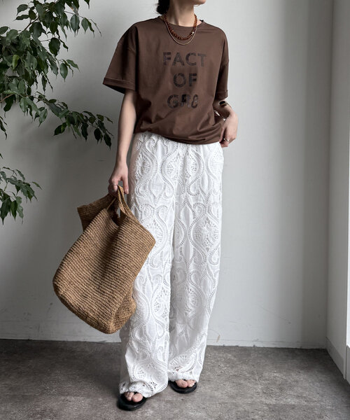 DouDou(ドゥドゥ)の「【WEB限定】ヘリンボーンロゴTEE(Tシャツ/カットソー・レディース・オフホワイト/ブラウン/ブラック・FREE)」の13枚目の写真