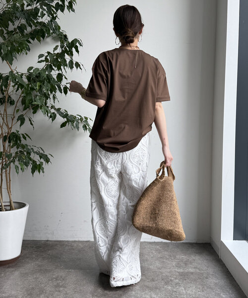 DouDou(ドゥドゥ)の「【WEB限定】ヘリンボーンロゴTEE(Tシャツ/カットソー・レディース・オフホワイト/ブラウン/ブラック・FREE)」の14枚目の写真