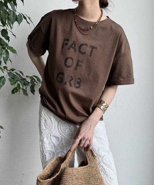 DouDou(ドゥドゥ)の「【WEB限定】ヘリンボーンロゴTEE(Tシャツ/カットソー・レディース・オフホワイト/ブラウン/ブラック・FREE)」の16枚目の写真