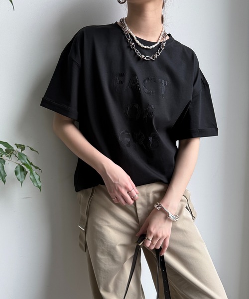 DouDou(ドゥドゥ)の「【WEB限定】ヘリンボーンロゴTEE(Tシャツ/カットソー・レディース・オフホワイト/ブラウン/ブラック・FREE)」の2枚目の写真