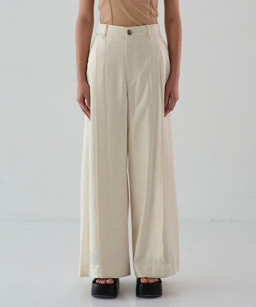 UNITED TOKYO(ユナイテッドトウキョウ)の「Wrap Back Trousers|ウォッシャブル/セットアップ/春服(その他パンツ・レディース・アイボリー/ブラック・1/2)」の6枚目の写真