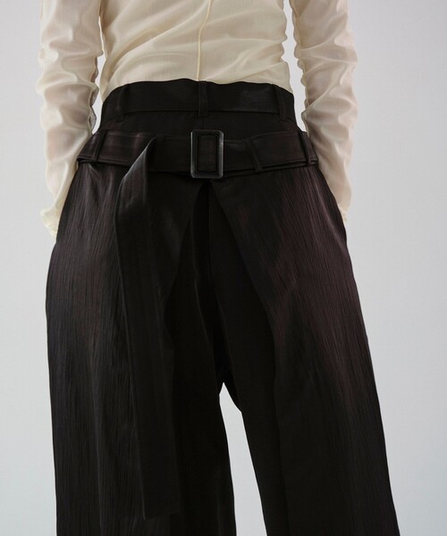 UNITED TOKYO(ユナイテッドトウキョウ)の「Wrap Back Trousers|ウォッシャブル/セットアップ/春服(その他パンツ・レディース・アイボリー/ブラック・1/2)」の18枚目の写真