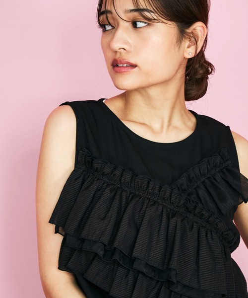 QUEENS COURT(クイーンズコート)の「シフォンフリルノースリブラウス≪手洗い可能≫(シャツ/ブラウス・レディース・オフホワイト/ブラック・M)」の2枚目の写真