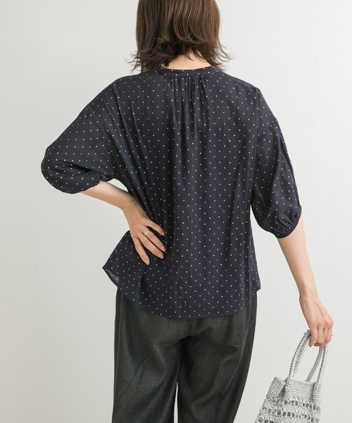 URBAN RESEARCH DOORS（アーバンリサーチドアーズ）の「グリッタードットギャザーブラウス（シャツ/ブラウス・レディース・オフホワイト/ネイビー・MEDIUM）」の22枚目の写真