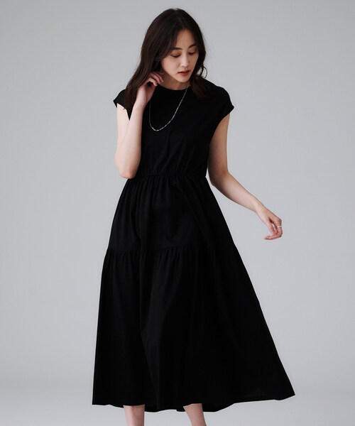 UNTITLED(アンタイトル)の「【ティアード/洗える】コットンロングワンピース(ワンピース・レディース・サンドベージュ/ブラック/ブラウン系その他・50/42/44/46/48/00/01/02/03/04)」の1枚目の写真