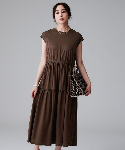UNTITLED(アンタイトル)の「【ティアード/洗える】コットンロングワンピース(ワンピース・レディース・サンドベージュ/ブラック/ブラウン系その他・50/42/44/46/48/00/01/02/03/04)」の5枚目の写真