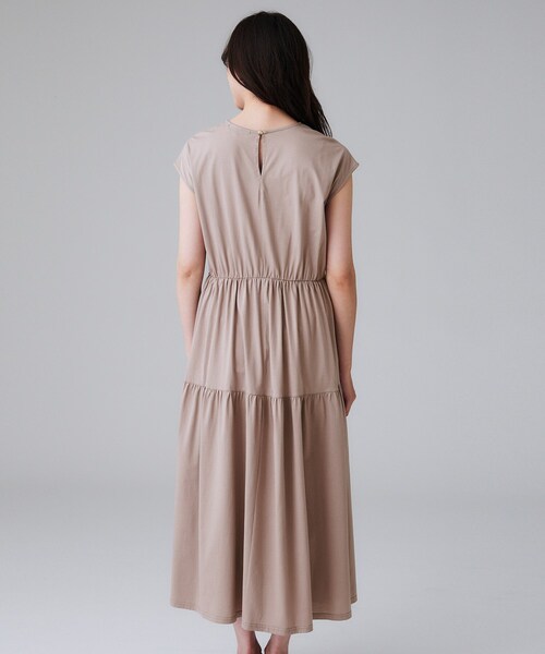 UNTITLED(アンタイトル)の「【ティアード/洗える】コットンロングワンピース(ワンピース・レディース・サンドベージュ/ブラック/ブラウン系その他・50/42/44/46/48/00/01/02/03/04)」の15枚目の写真