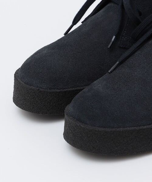 Clarks（クラークス）の「【SHIPS別注】CLARKS: DESERT BOOTS MUDGUARD（ブーツ・メンズ・ネイビー・80/10/90/50/55/75/65/60/70/95/85）」の2枚目の写真