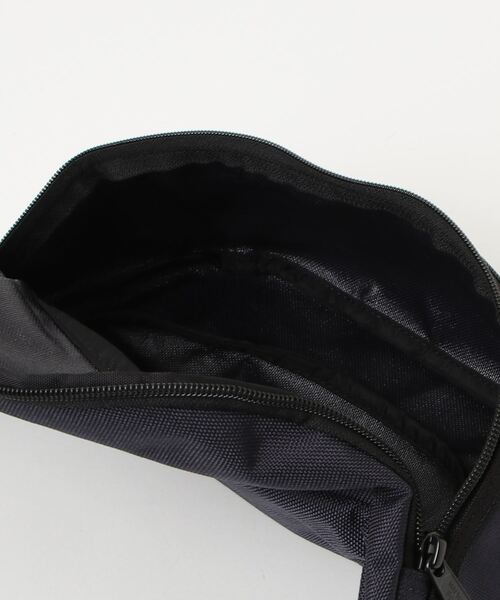 Manhattan Portage（マンハッタンポーテージ）の「Manhattan Portage Alleycat Waist Bag マンハッタンポーテージ アレイキャット ウエストバッグ ボディバッグ（ボディバッグ/ウエストポーチ・レディース・カモフラージュ/グレー/ネイビー系1/ブラック・FREE）」の19枚目の写真