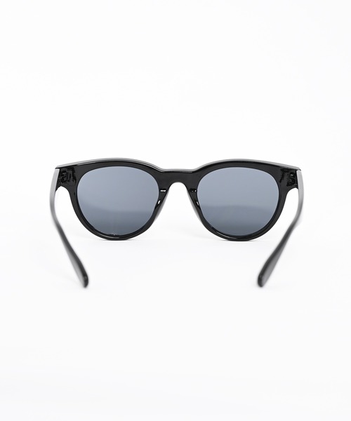 Narcissus(ナルシス)の「【ユニセックスデザイン】 ウェリントンサングラス UVカット カラーサングラス(サングラス・レディース・レッド/ブラック・FREE)」の9枚目の写真