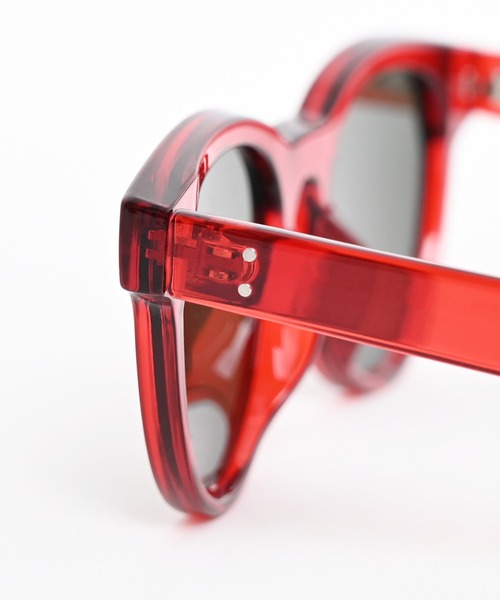 Narcissus(ナルシス)の「【ユニセックスデザイン】 ウェリントンサングラス UVカット カラーサングラス(サングラス・レディース・レッド/ブラック・FREE)」の12枚目の写真