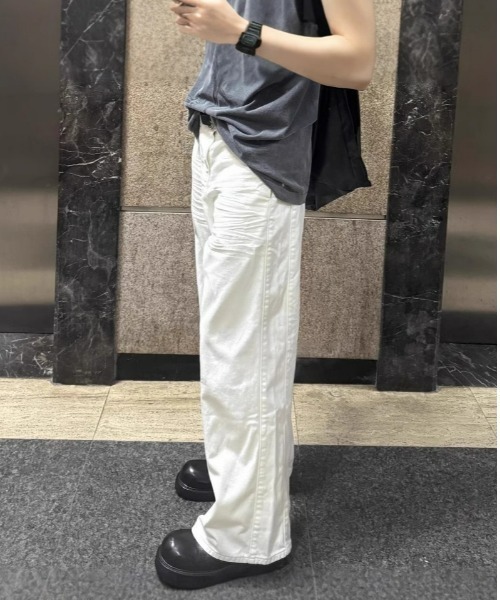 REBALANCE(リバランス)の「ホワイトワイドデニムパンツ(デニムパンツ・メンズ・A・SMALL/MEDIUM/LARGE)」の6枚目の写真
