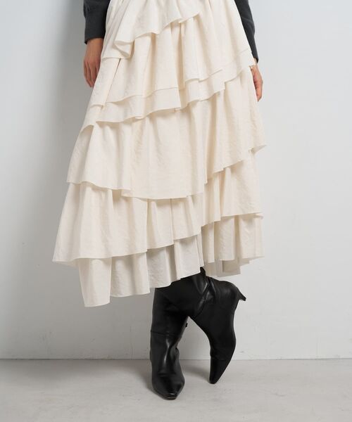 LANVIN en Bleu(ランバンオンブルー)の「ランダムティアードフリルスカート(スカート・レディース・オフホワイト/ブラック・38)」の10枚目の写真
