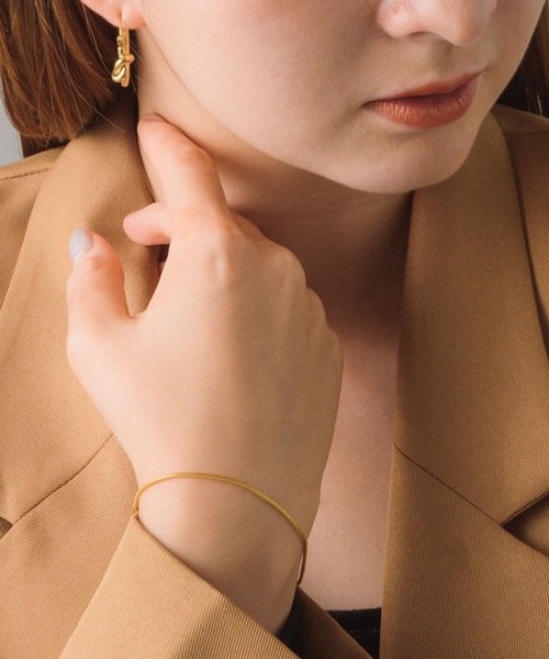 muku(ムク)の「PIERCE/KNOT WIRE(ピアス(両耳用)・レディース・シルバー/ゴールド・FREE)」の8枚目の写真