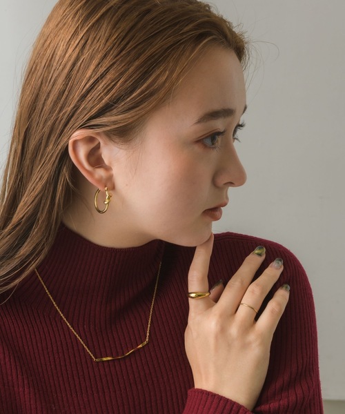 muku(ムク)の「PIERCE/KNOT WIRE(ピアス(両耳用)・レディース・シルバー/ゴールド・FREE)」の11枚目の写真