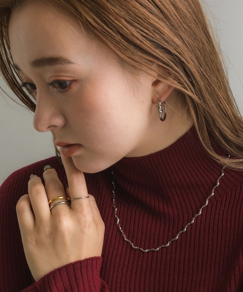 muku(ムク)の「PIERCE/KNOT WIRE(ピアス(両耳用)・レディース・シルバー/ゴールド・FREE)」の5枚目の写真
